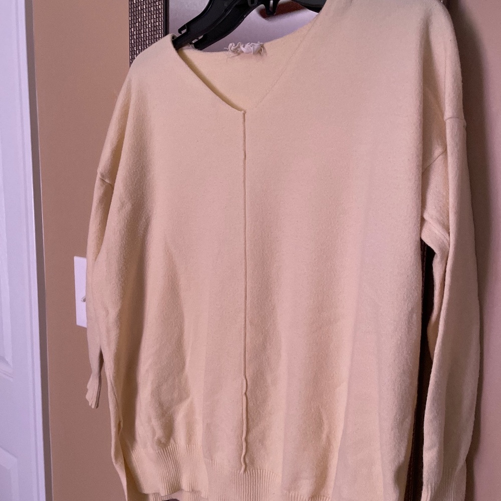 Women’s Ninexis light yellow sweater